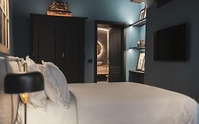Marcos Suites